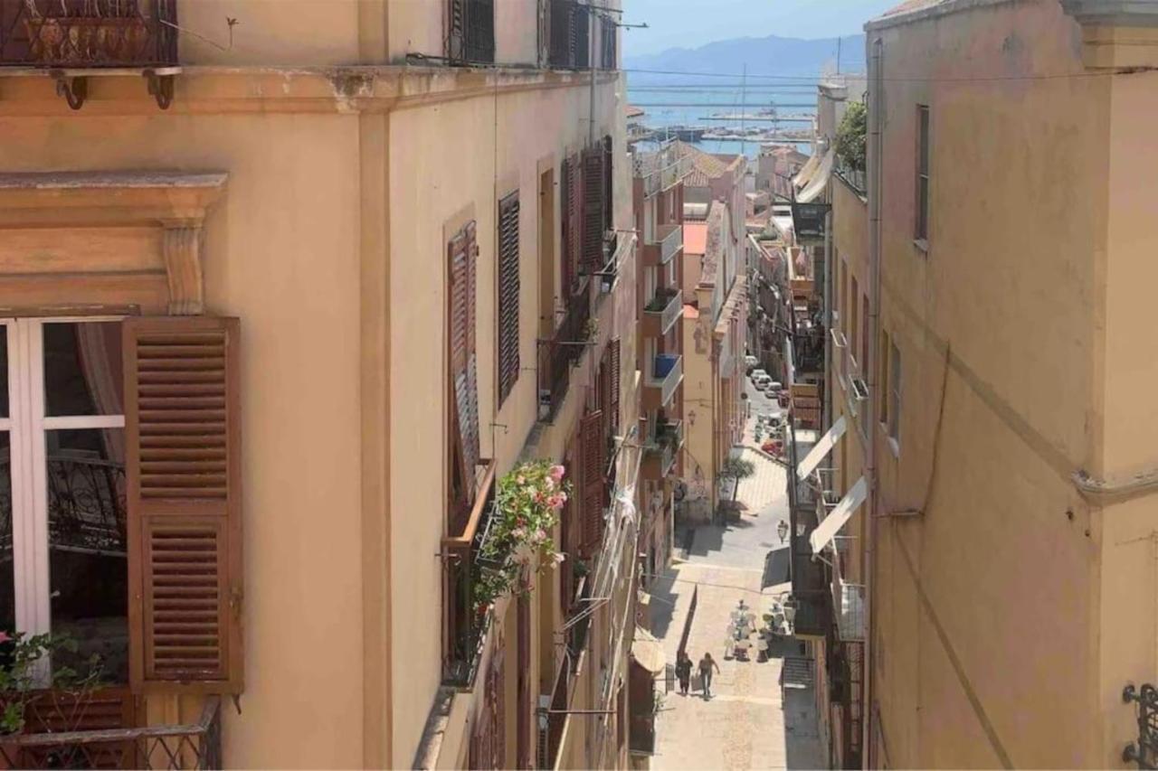 Appartamento Cagliari Centro Con Vista Sul Porto Екстер'єр фото