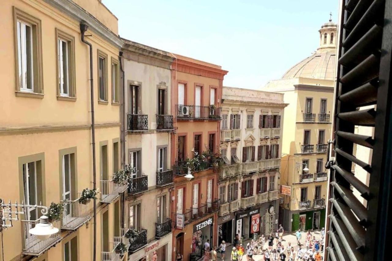 Appartamento Cagliari Centro Con Vista Sul Porto Екстер'єр фото
