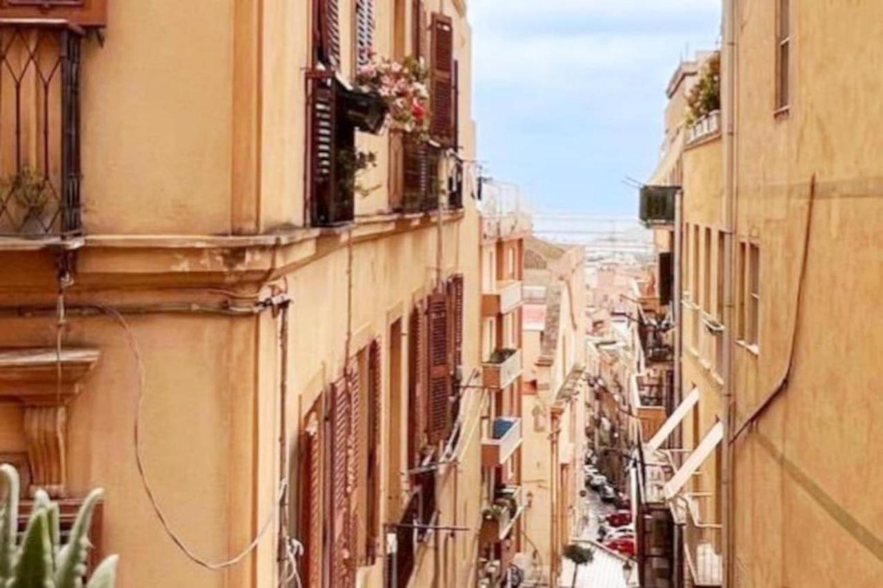 Appartamento Cagliari Centro Con Vista Sul Porto Екстер'єр фото
